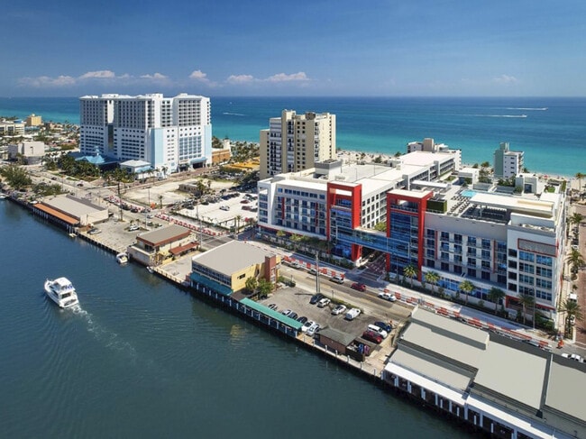 777 N Ocean Dr in Hollywood, FL - Building Photo - Building Photo