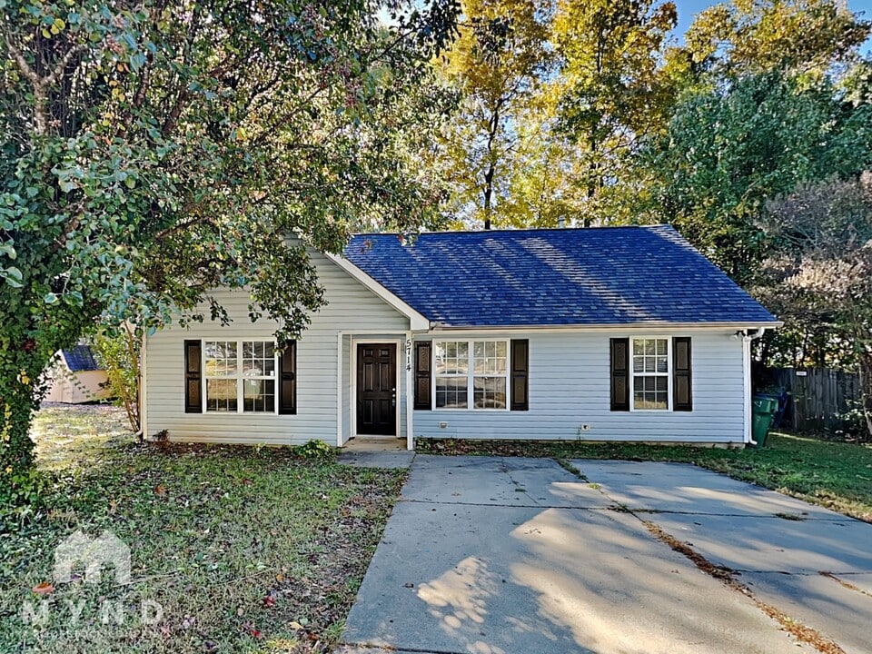 5714 Justins Forest Dr in Charlotte, NC - Building Photo