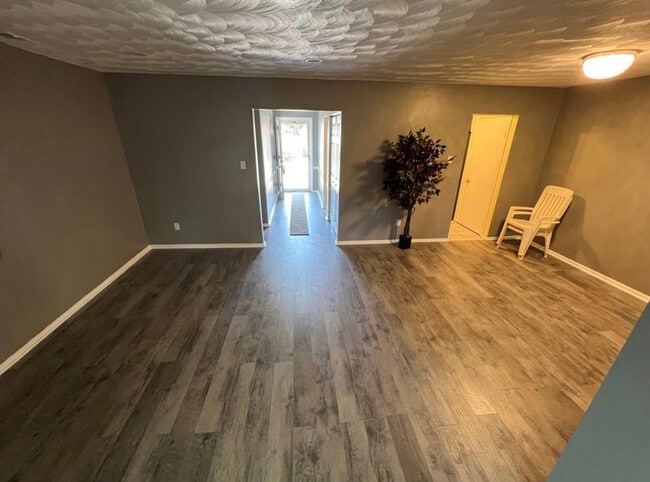 1317 W Tanners Creek Dr in Norfolk, VA - Building Photo - Building Photo