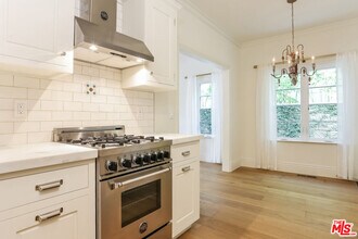 1020 10th St in Santa Monica, CA - Building Photo - Building Photo