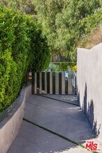 1895 Rising Glen Rd in West Hollywood, CA - Building Photo - Building Photo