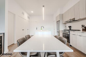 2623 Keene St, Unit 383 in Houston, TX - Foto de edificio - Building Photo