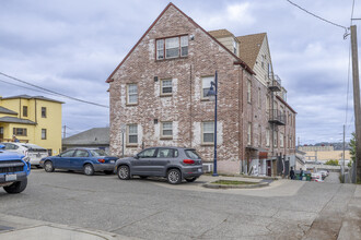102 State Ave in Bremerton, WA - Building Photo - Building Photo