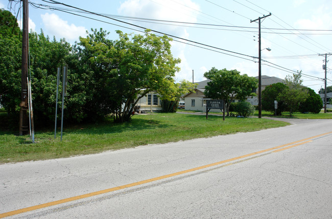 2701 50th Ave N in St. Petersburg, FL - Building Photo - Building Photo