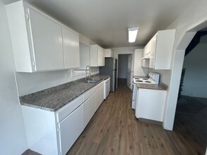 2950 Tarmac Rd in Redding, CA - Building Photo - Building Photo