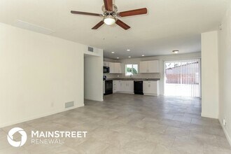 8017 N 38th Ave in Phoenix, AZ - Foto de edificio - Building Photo