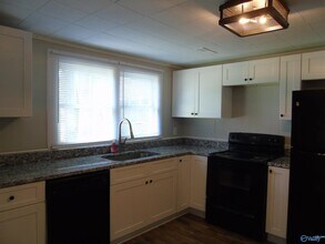 1107 England St NE in Huntsville, AL - Building Photo - Building Photo