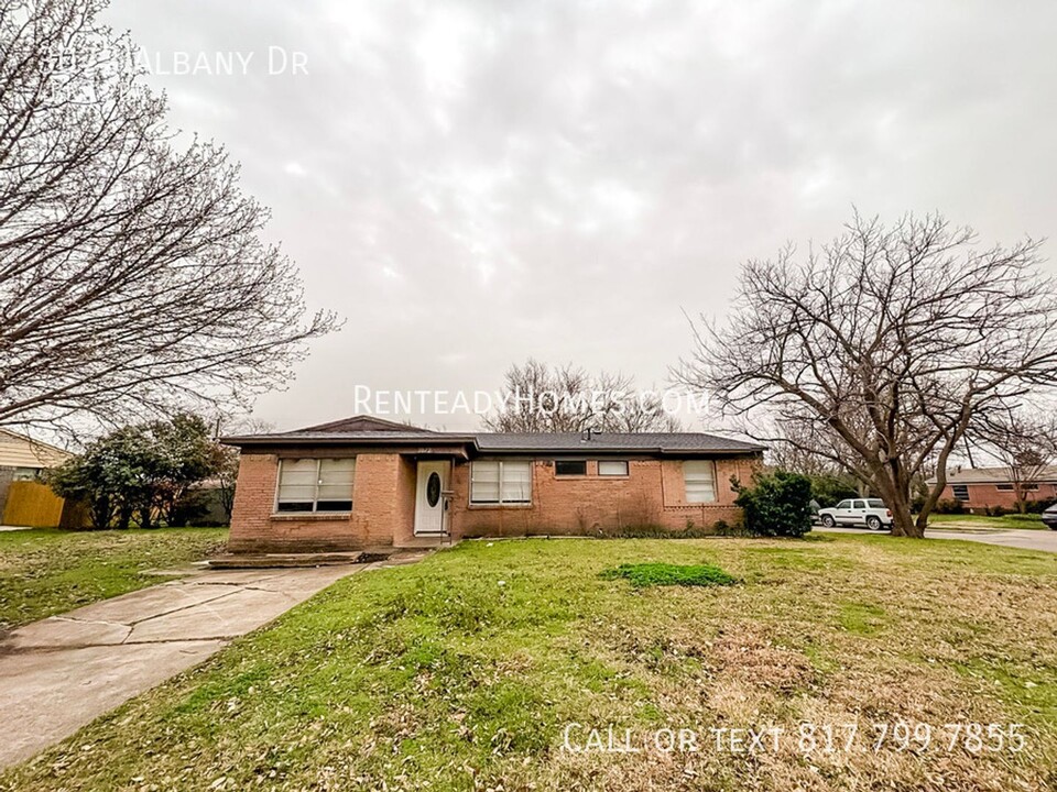 3072 Albany Dr in Mesquite, TX - Foto de edificio