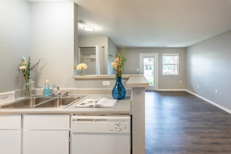 Lakestone Apartments in Ann Arbor, MI - Foto de edificio - Interior Photo