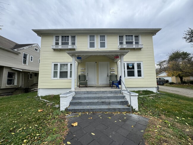 property at 701 E Walnut St