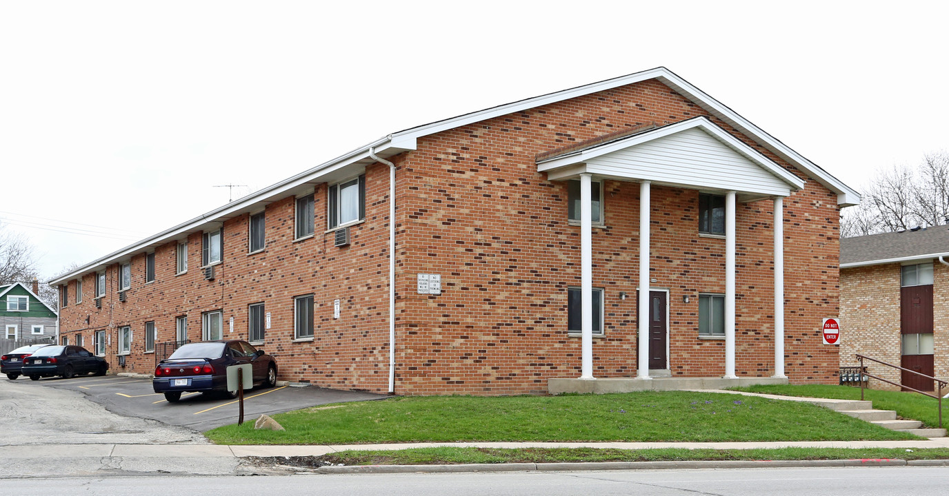 Hawley Road Apartments in Milwaukee, WI - Building Photo