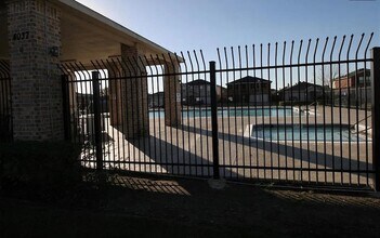 4028 Thoroughbred Trail in Fort Worth, TX - Building Photo - Building Photo
