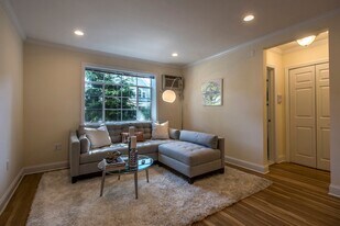 82 St Paul St in Brookline, MA - Building Photo