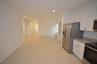3306 Bassie Ct in Ft. Myers, FL - Foto de edificio - Building Photo