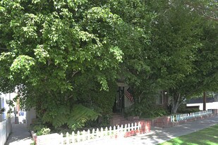 121 S Crescent Dr in Beverly Hills, CA - Building Photo