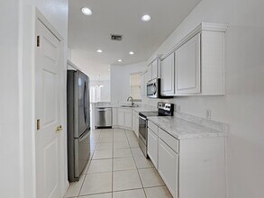 4935 Poolside Dr in St. Cloud, FL - Building Photo - Building Photo