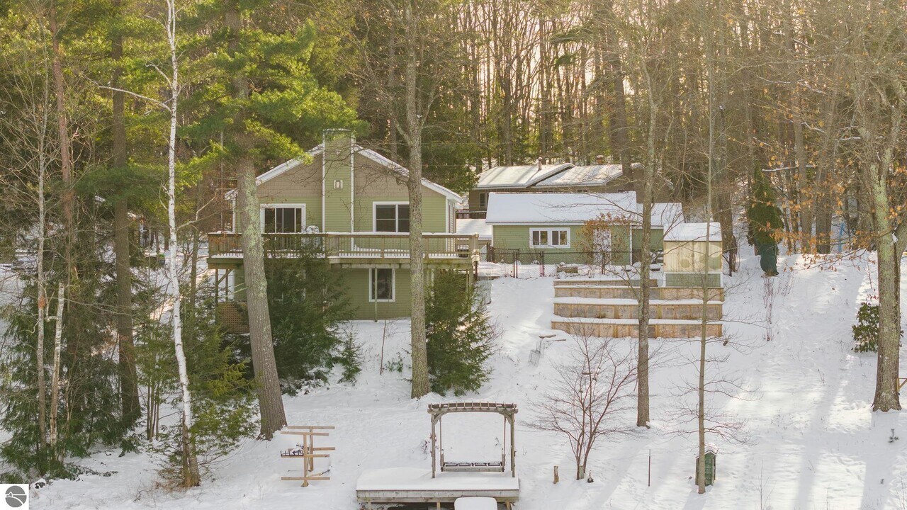 4365 S Vandervoight Dr in Traverse City, MI - Building Photo