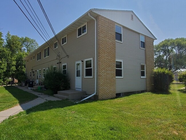 1414.5 S 14th St in Grand Forks, ND - Building Photo - Building Photo
