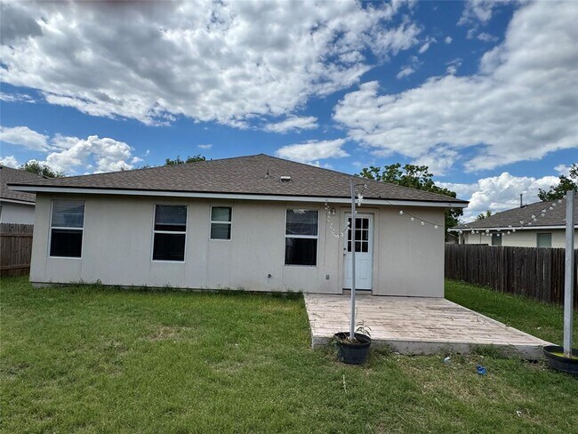 304 Golden Gate Dr in Leander, TX - Building Photo - Building Photo