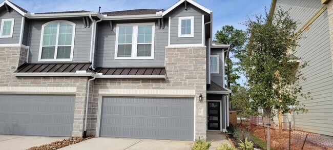 327 E Coralburst Lp in Montgomery, TX - Building Photo - Building Photo