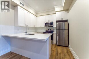 100 Charlton Ave W in Hamilton, ON - Building Photo