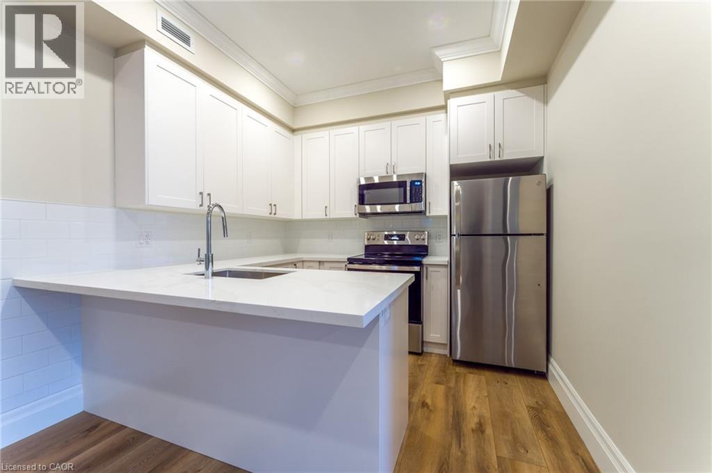 100 Charlton Ave W in Hamilton, ON - Building Photo