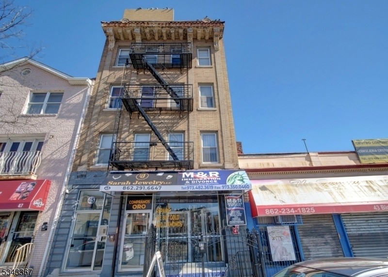 45 Bloomfield Ave in Newark, NJ - Building Photo