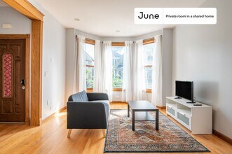 Private bedroom in 3 bed/1 bath Home in Chicago, IL - Building Photo - Building Photo