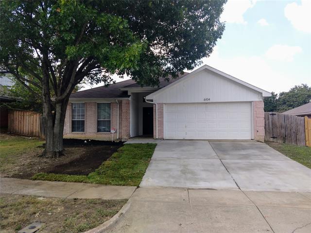 6104 Brookfall Dr in Arlington, TX - Building Photo