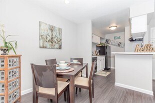 8282 Cambridge St in Houston, TX - Building Photo