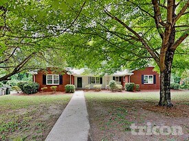 1122 Paramount Cir in Gastonia, NC - Building Photo