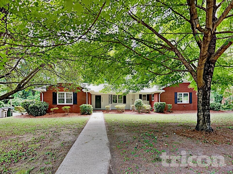 1122 Paramount Cir in Gastonia, NC - Foto de edificio