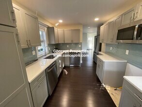 48 Caldwell Rd in Waltham, MA - Foto de edificio - Building Photo