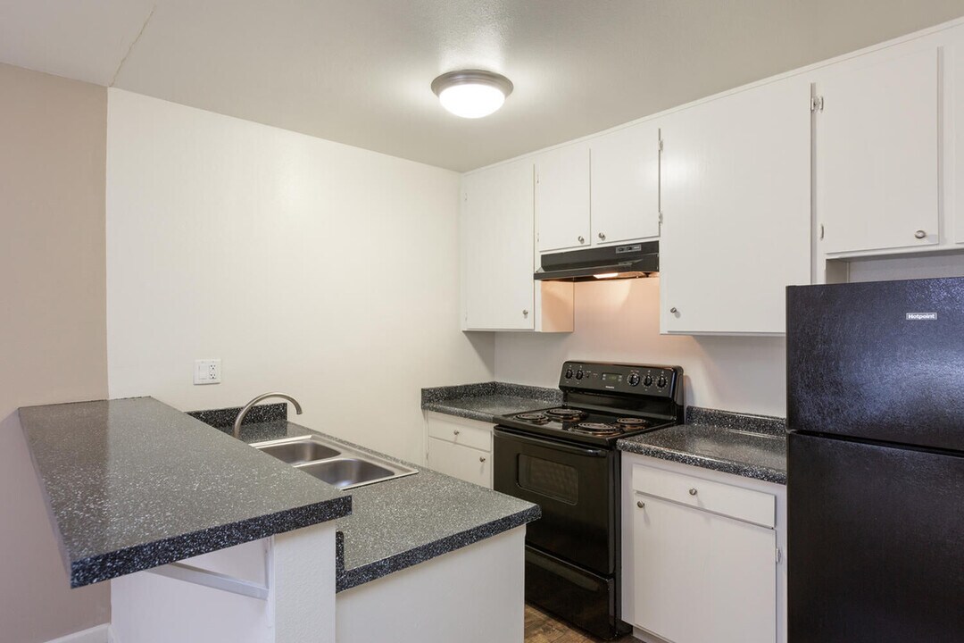 Elan Sandrock Place in San Diego, CA - Building Photo