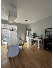 2205 W Ohio St in Chicago, IL - Building Photo - Building Photo