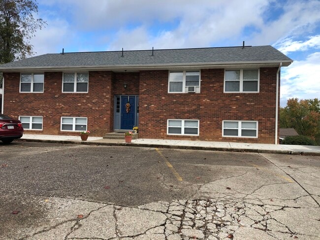 101 Colonial Oaks Dr, Unit B