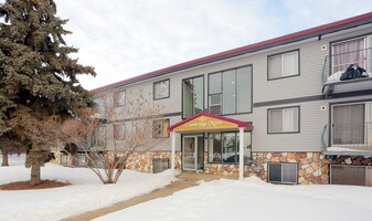 Cambridge Manor in Edmonton, AB - Building Photo