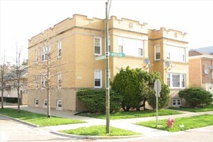 5056 W Henderson St in Chicago, IL - Building Photo