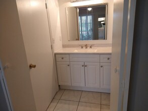 12540 Equestrian Cir in Ft. Myers, FL - Foto de edificio - Building Photo