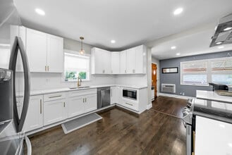 7901 W Elmgrove Dr in Elmwood Park, IL - Building Photo - Building Photo