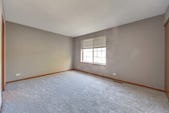 1657 Liberty St in Hanover Park, IL - Building Photo - Building Photo