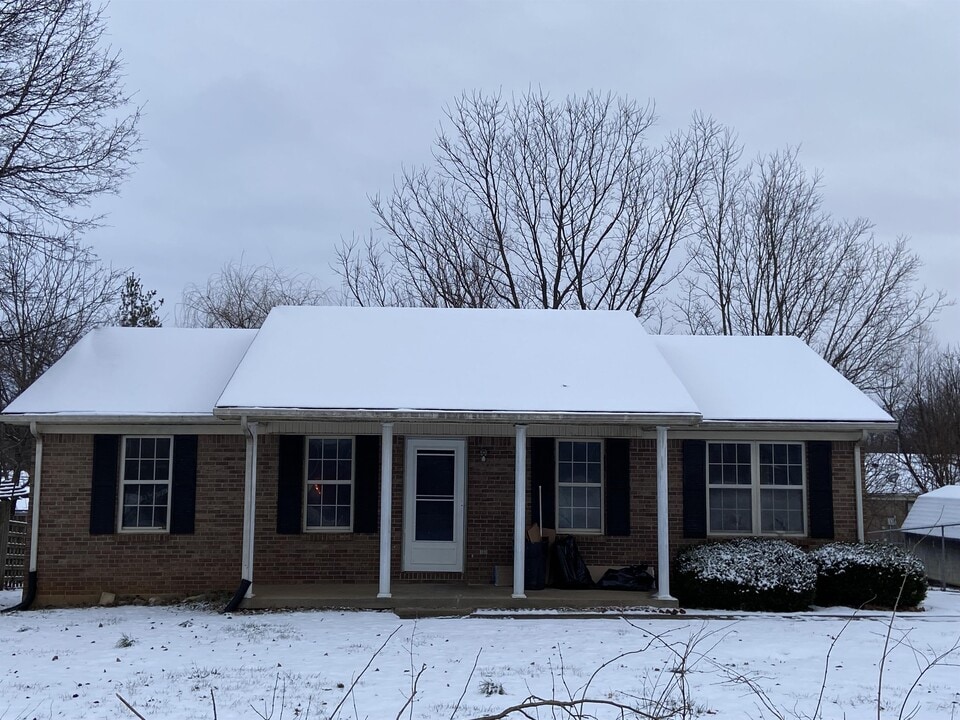 168 Purcell Ave in Bardstown, KY - Foto de edificio