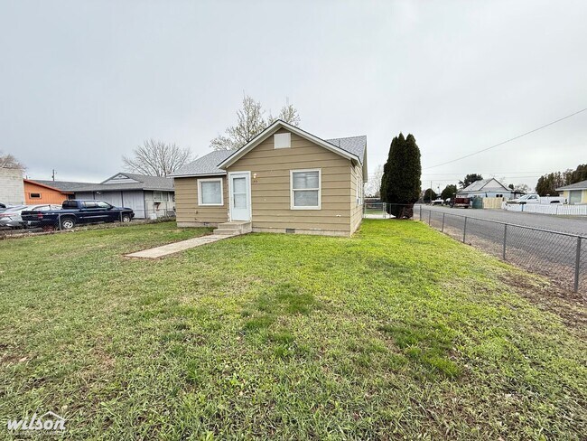 property at 1719 Pleasant Ave