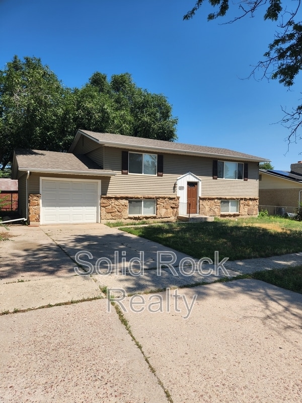 property at 1618 Shasta Dr