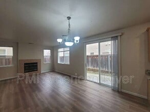 8143 Crystal Walk Cir in Elk Grove, CA - Building Photo - Building Photo