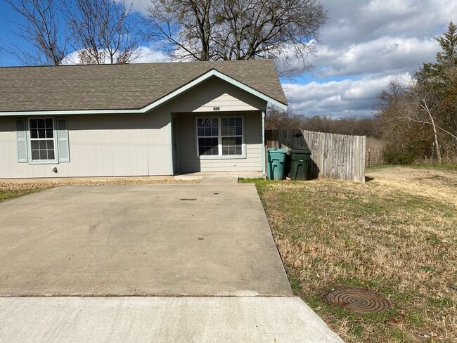 property at 1501 E Thomas St