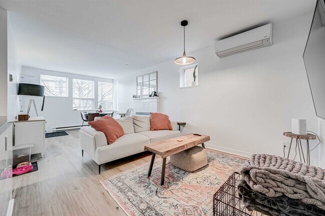 1458 Bayview Ave in Toronto, ON - Building Photo - Building Photo