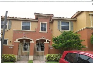 4905 N Harbor Isles Dr in Fort Lauderdale, FL - Building Photo