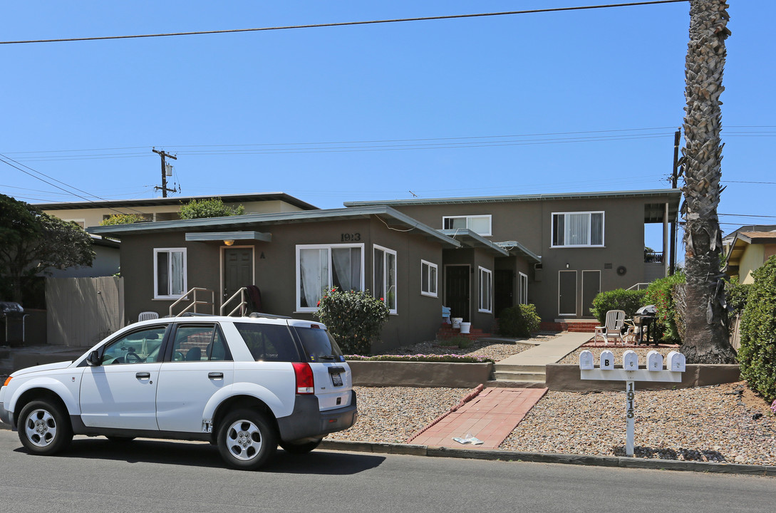 1913 S Myers St in Oceanside, CA - Building Photo