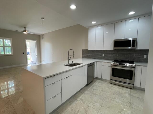 10440 SW Stephanie Way-Unit -4-105 in Port St. Lucie, FL - Foto de edificio - Building Photo